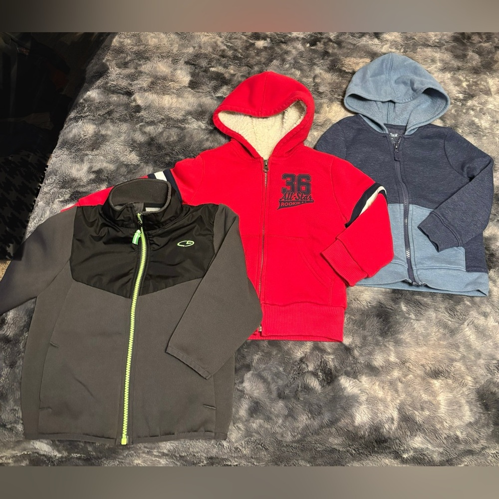 Three pack fleece and sherpa hooded jackets full zip size 3T